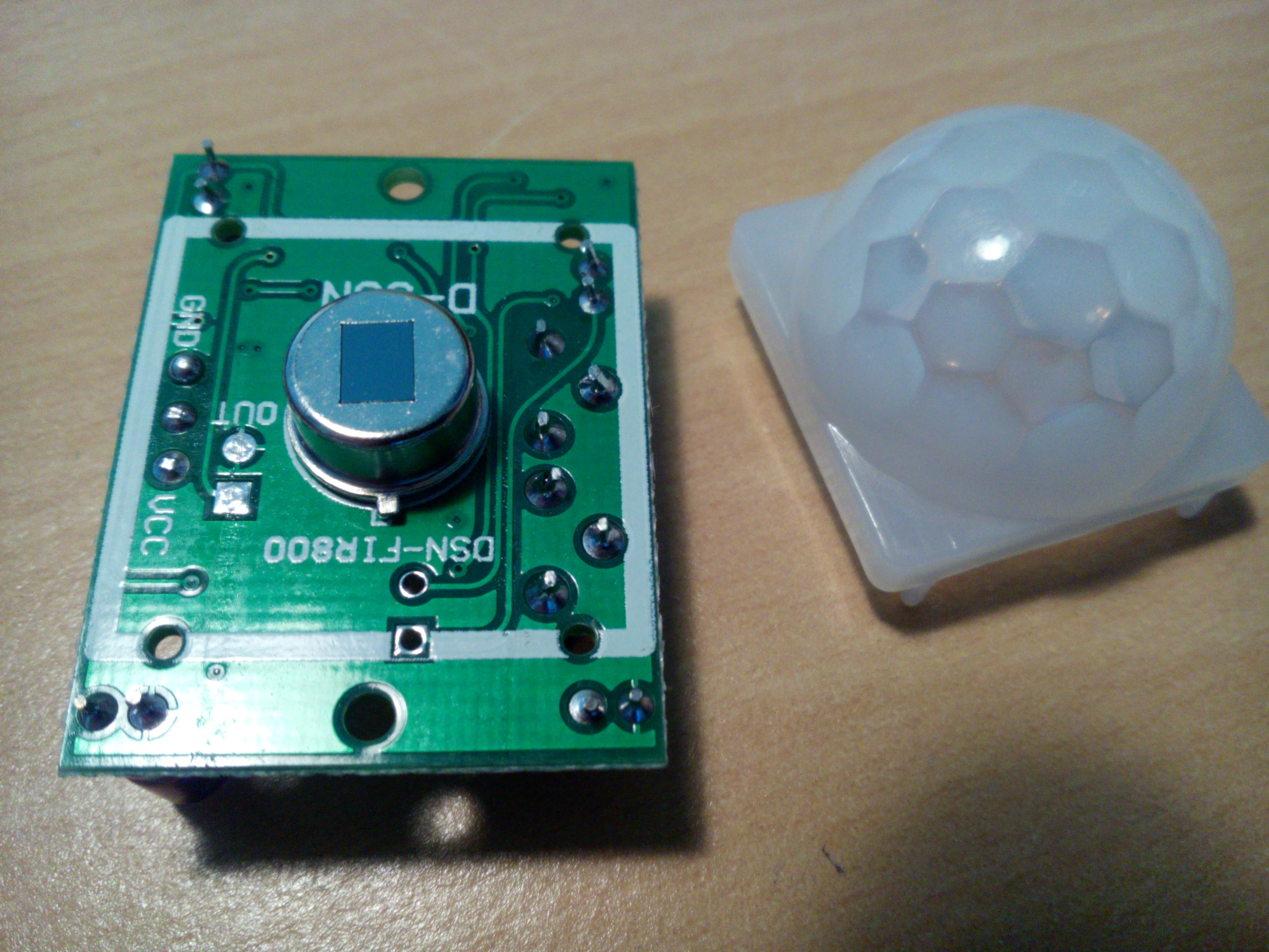 Arduino: Self-switching corridor lamp (motion detector, relay)